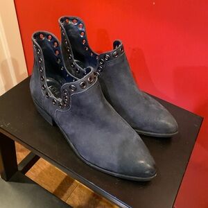Gianni Bini Blue suede low cut boots